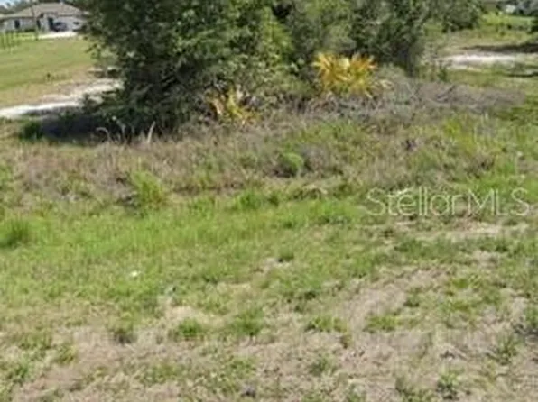 251 Blackstone Dr, Fort Myers, FL 33913