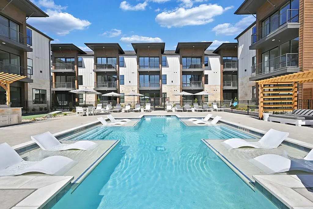 Cypress Lofts — Photo 2