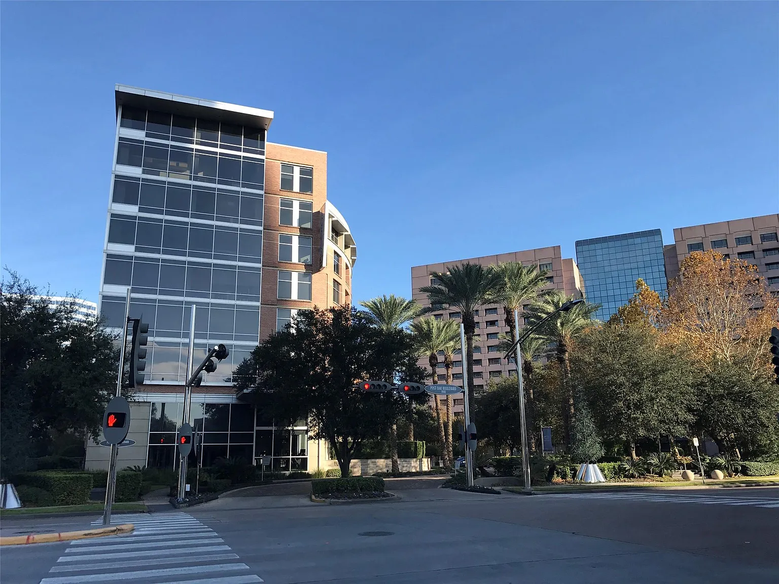 1 bed, 1.0 bath, 718 sqft, $1,739 — Photo 3