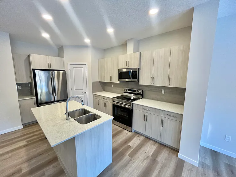 2205 Muckleplum Cres SW #2205 — Photo 5