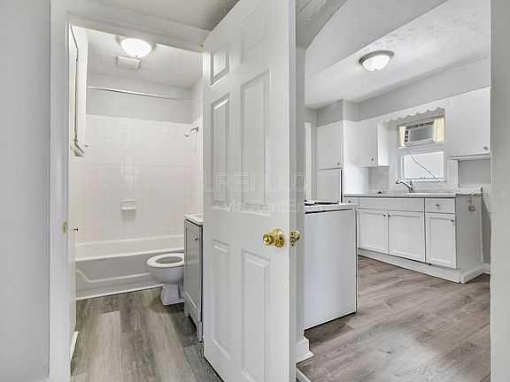 5th image of 4110 La Salle Ave