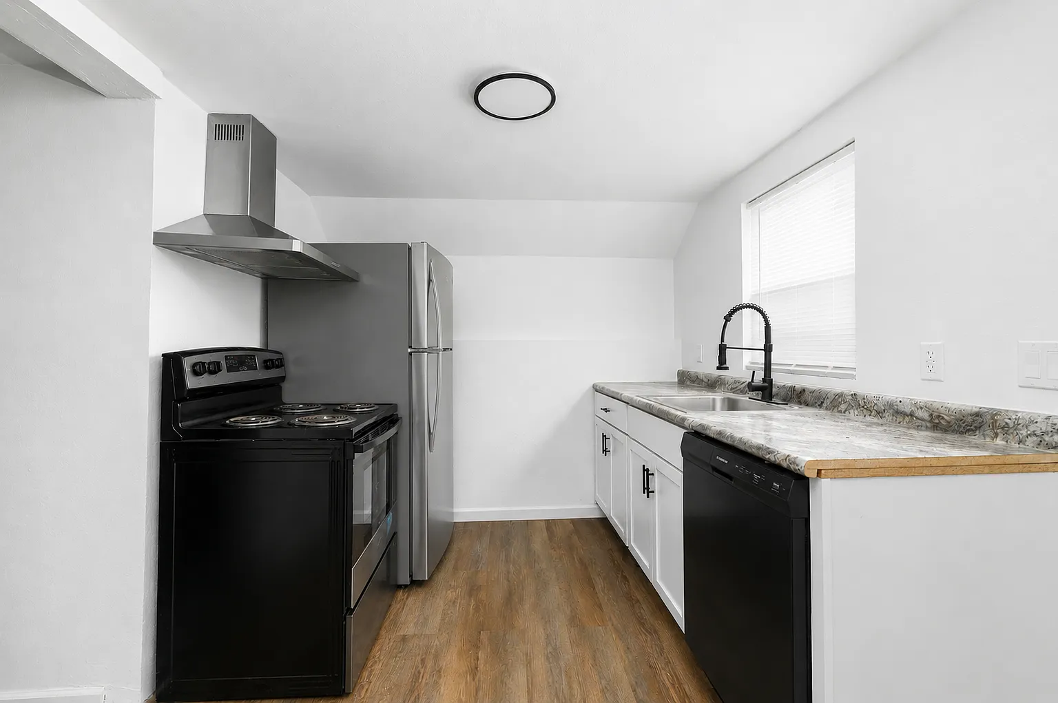 807 S College Ave — Photo 2