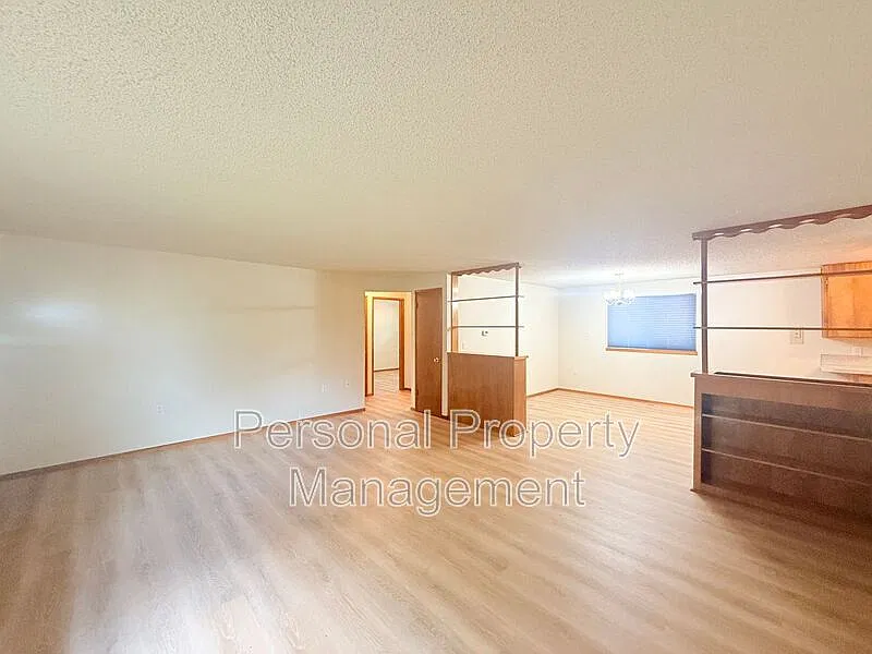 2 bed, 1.0 bath, 858 sqft, $1,595 — Photo 1
