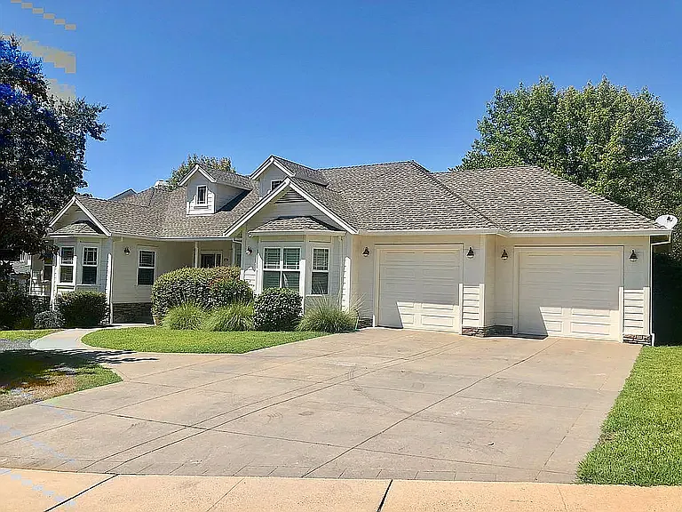 4 bed, 2372 sqft, $3,200 — Photo 1