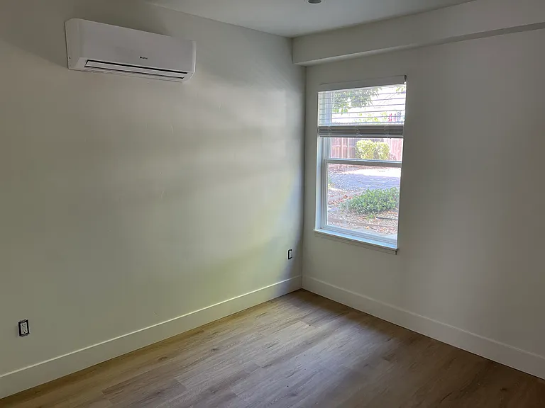 4035 V St #B — Photo 9