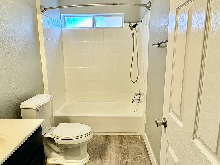 1048 W 62nd St #1050 — Photo 7
