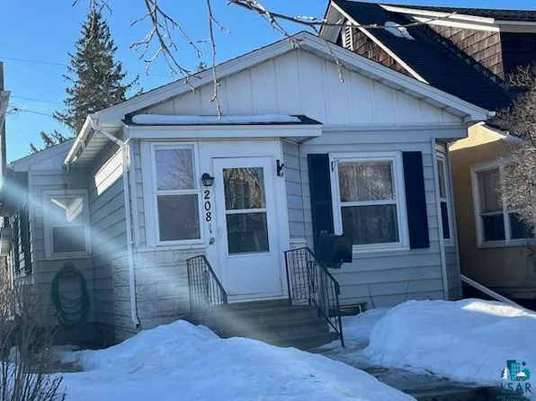 208 9th St S, Virginia, MN 55792