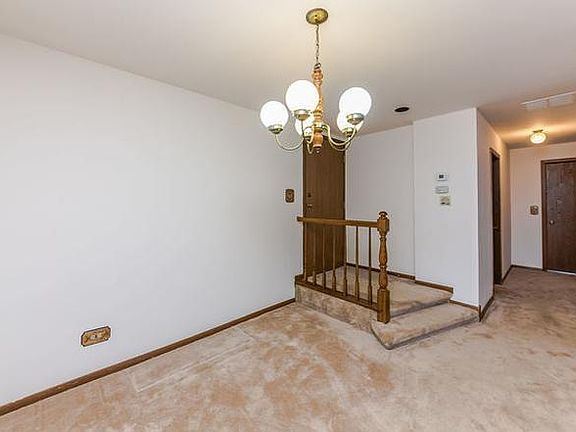 4th image of 631 Cross Creek Dr W APT C