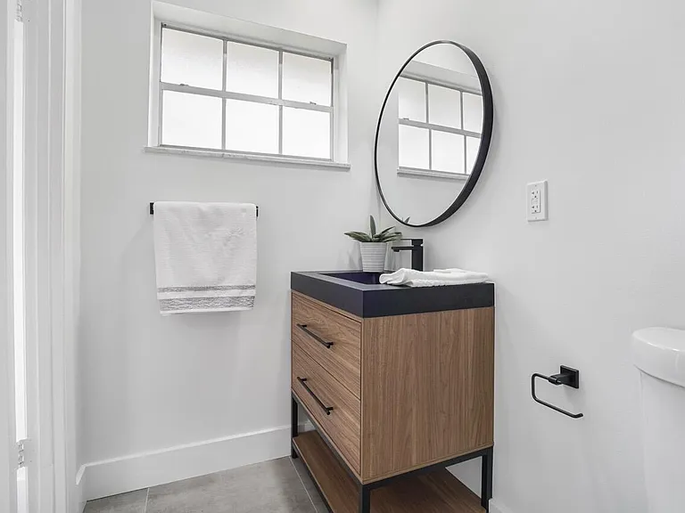 737 Nantucket Cir #B — Photo 16