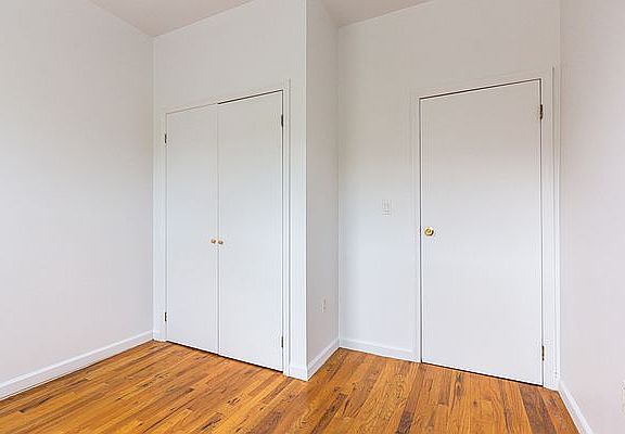 4th image of 32 Varet St #2R