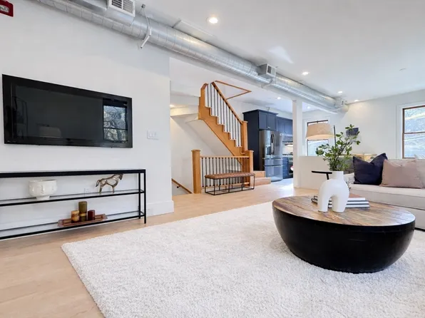 51 Market St #2, Cambridge, MA 02139