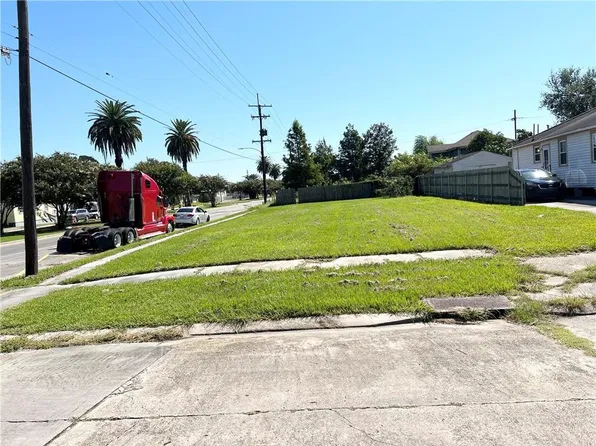 5173 Cameron Blvd, New Orleans, LA 70122