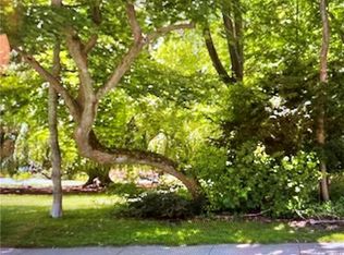 983 Ocean Ave, New London, CT 06320