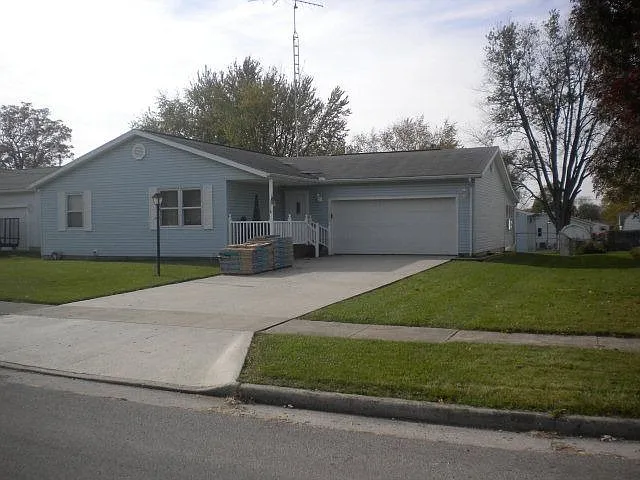 1045 Underwood South Dr photo 1