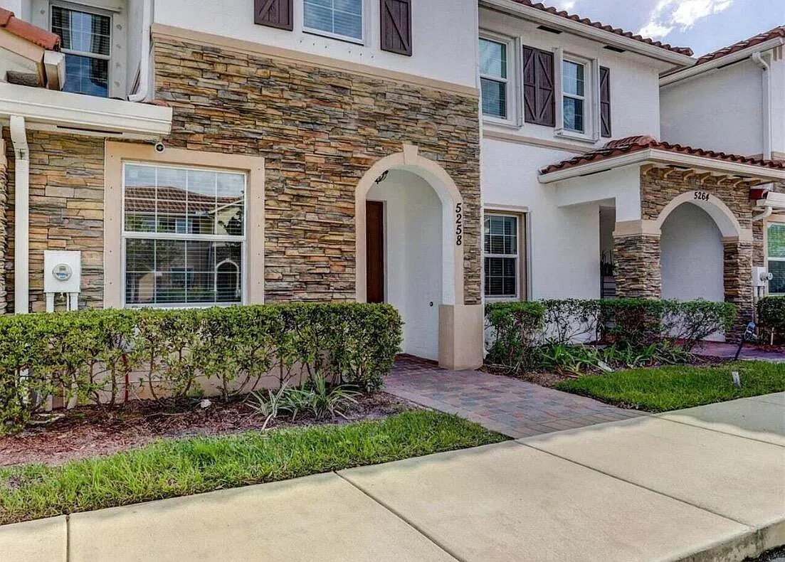 3 bed, 2.5 bath, 1499 sqft, $2,495 — Photo 4