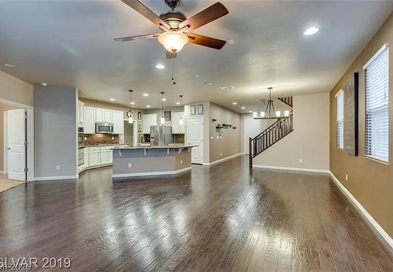 1077 Hickory Park St — Photo 5