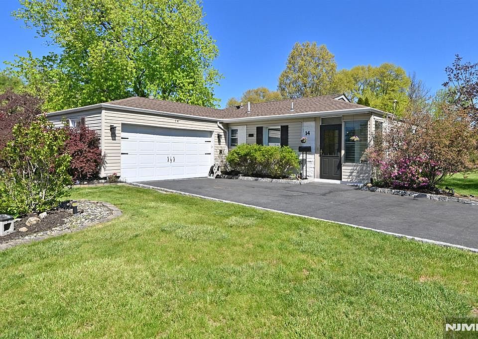 1st image of 14 Emwood Dr