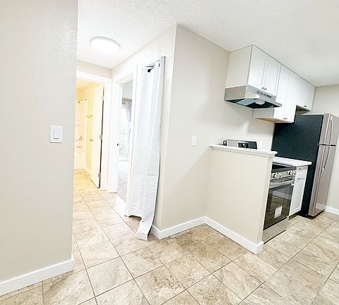 5th image of 2512 Crystal Springs Rd W #3