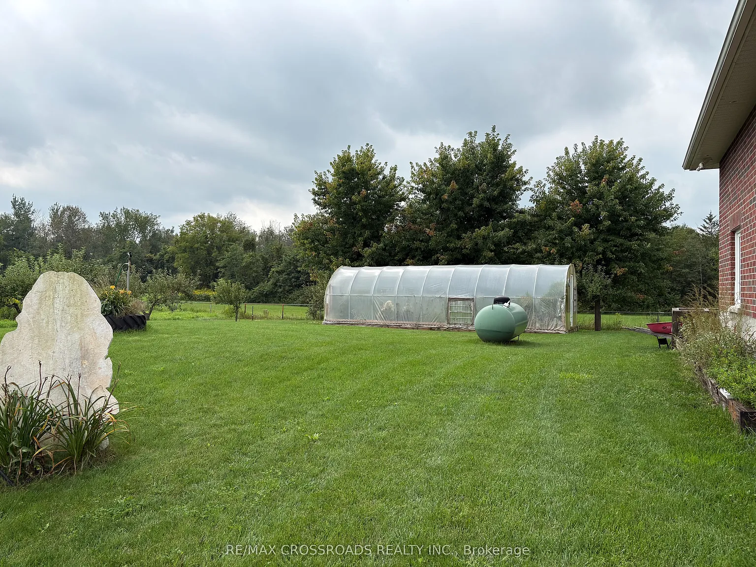 3 bed, $3,900 — Photo 2