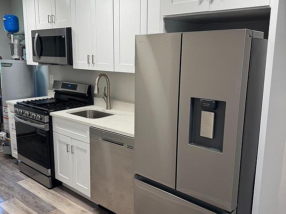 4th image of 515 45th St NE