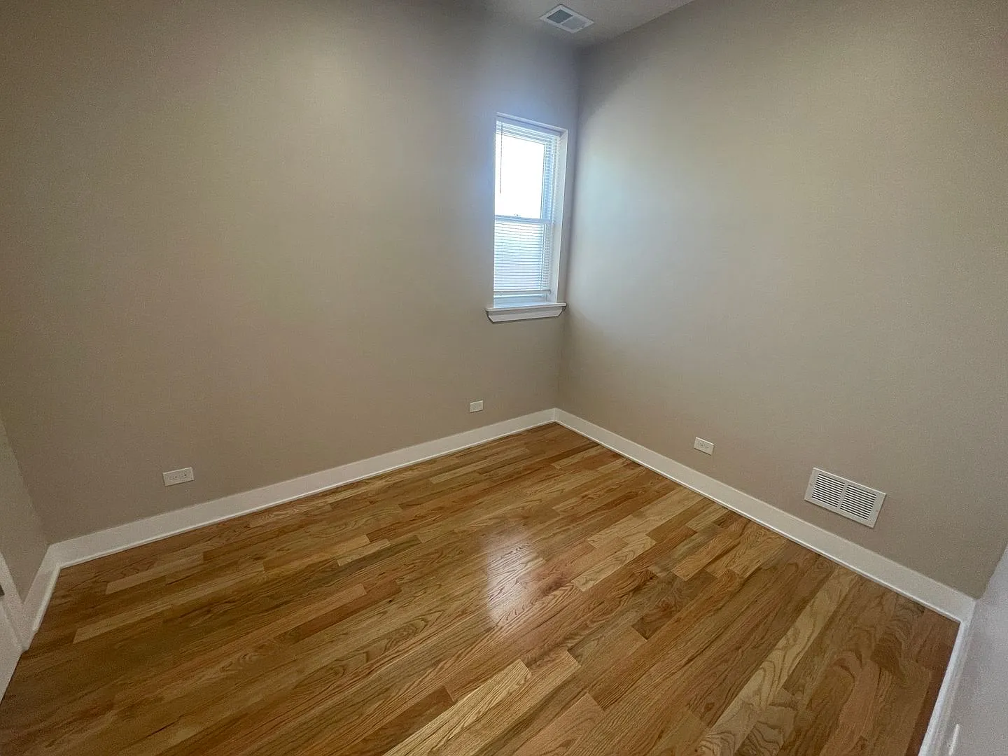 4 bed, $1,750 — Photo 3