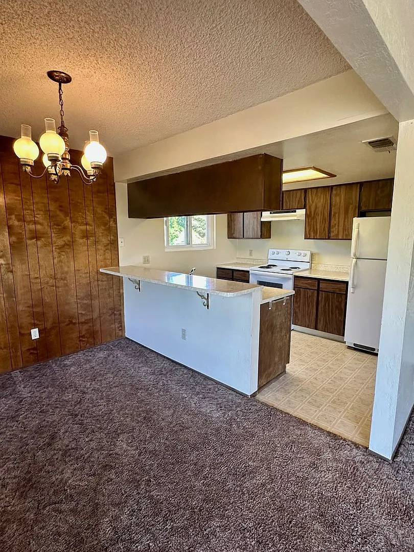 320 Vine St. — Photo 1