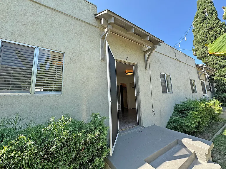 575 Walnut Ave #7 — Photo 3