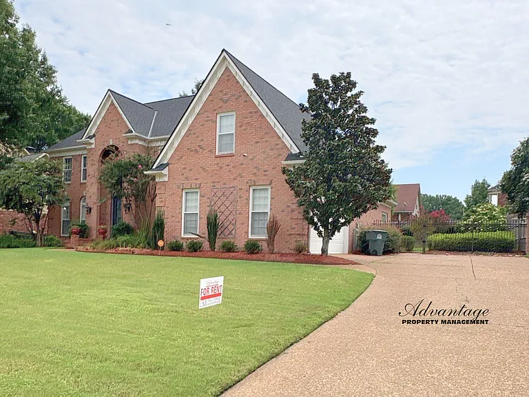 1286 Creek Valley Dr — Photo 2