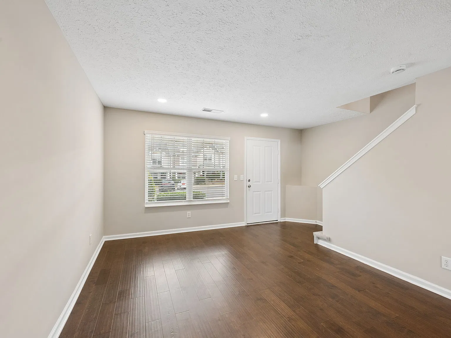 2 bed, 2.5 bath, 1216 sqft, $2,095 — Photo 2