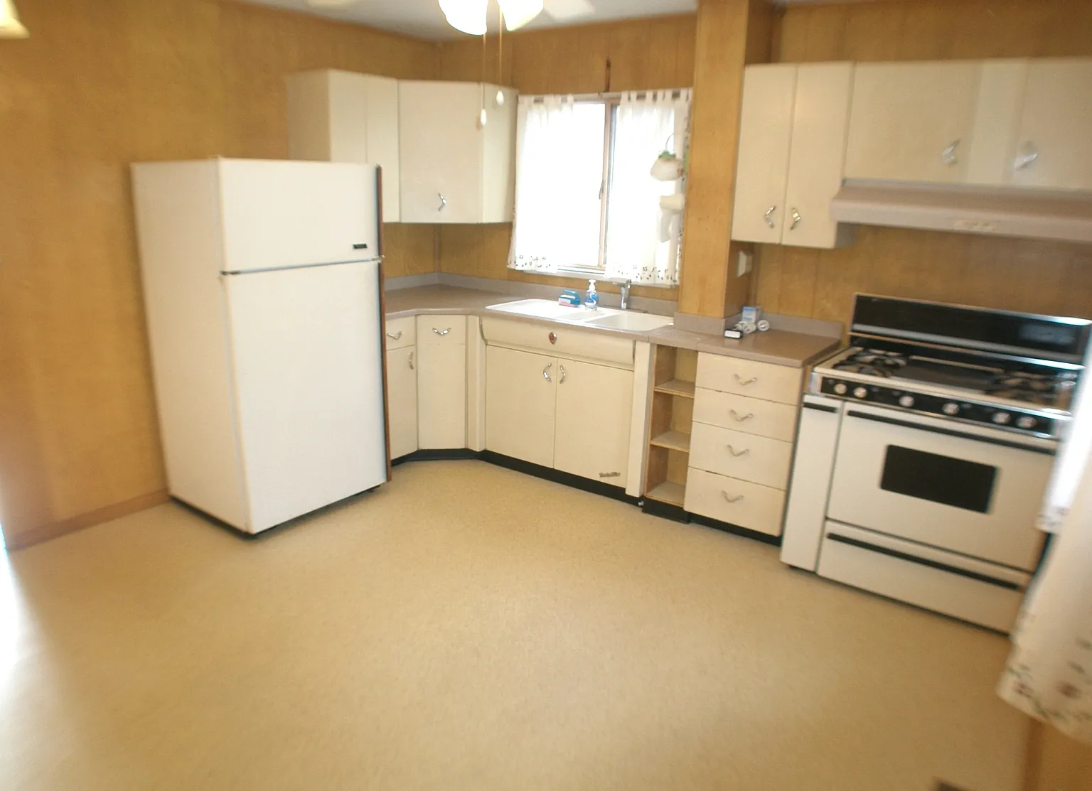 518 W Eugenia St photo 1