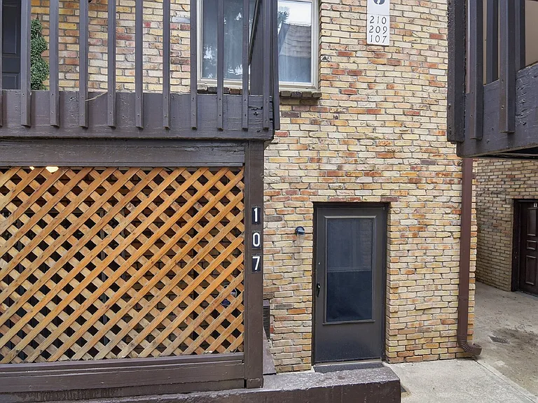 1390 Everett Ct #107 — Photo 31