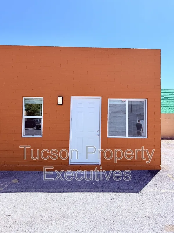 2 bed, 1.0 bath, 850 sqft, $999 — Photo 1