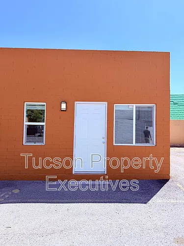 2411 S 6th Ave Photo 1