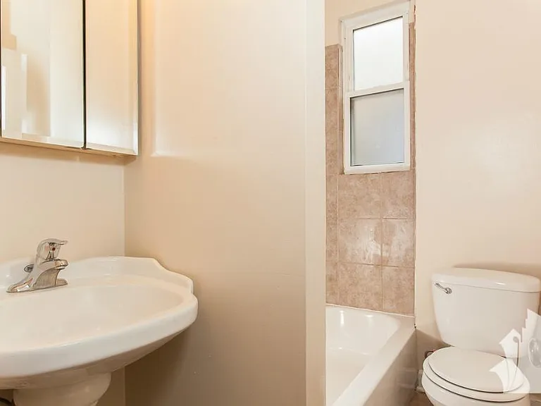 3525 N Wilton Ave #1F — Photo 8