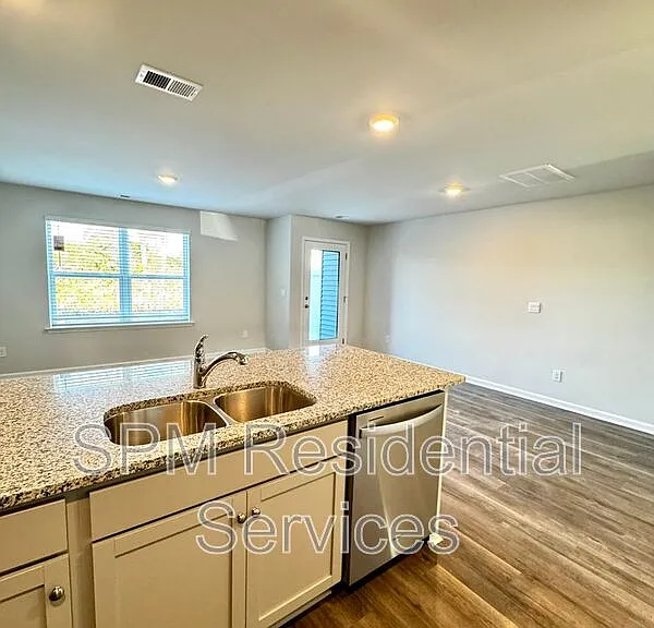 3178 Lobelia Ln — Photo 4