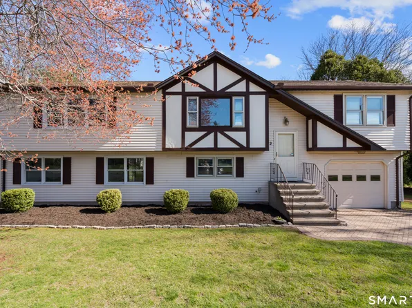 42 Divot Drive, Meriden, CT 06450