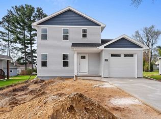 112 E Law St, New London, WI 54961