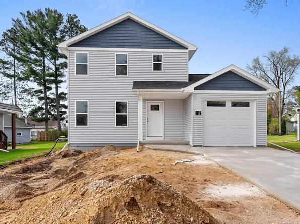 112 E Law St, New London, WI 54961