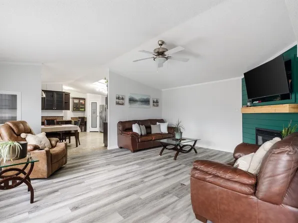 224 NW Clausen Cres, Wood Buffalo, AB T9K 2H7