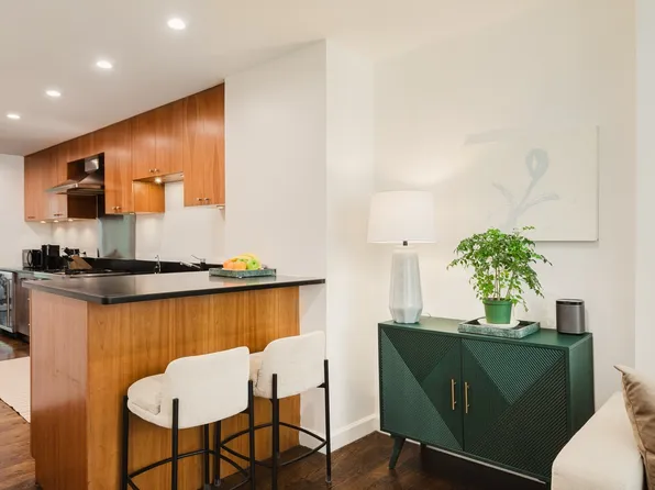 323 East 51st Street image 19 of 26