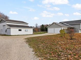 957 Sugarbush Ln, Beulah, MI 49617