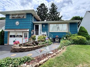 606 Berwick Rd S, Syracuse, NY 13208