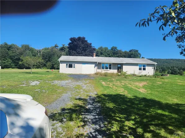 3957 Mountain Rd, Slatington, PA 18080