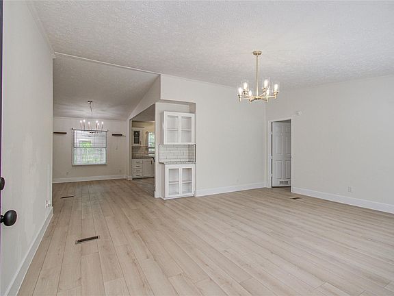 3rd image of 4537 Grand Oaks Dr