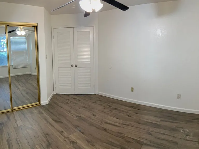2704 Snyder Ave — Photo 7