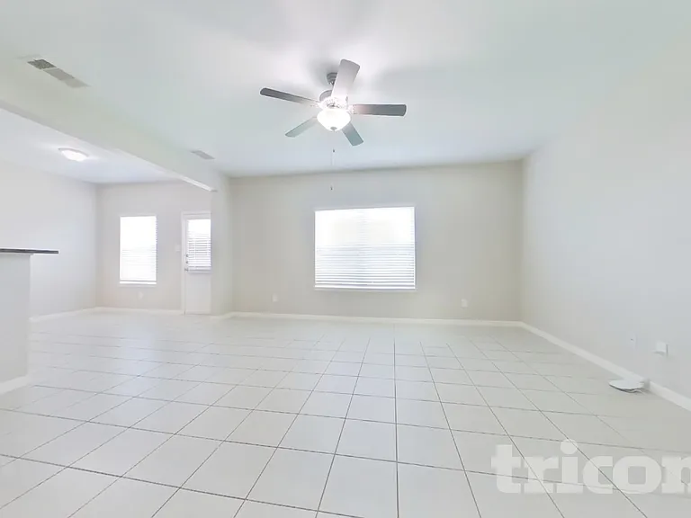 916 American Monarch Dr — Photo 3