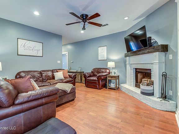 4th image of 12233 Charwood Ave