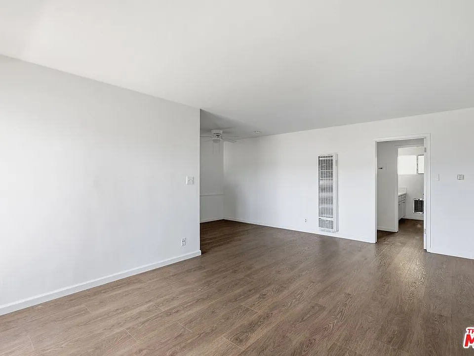 1528 Winona Blvd #9