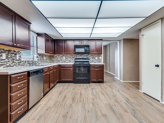 3rd image of 801 Wood Gln