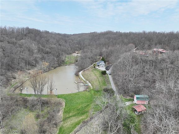 3rd image of 39000 Lees Run Rd
